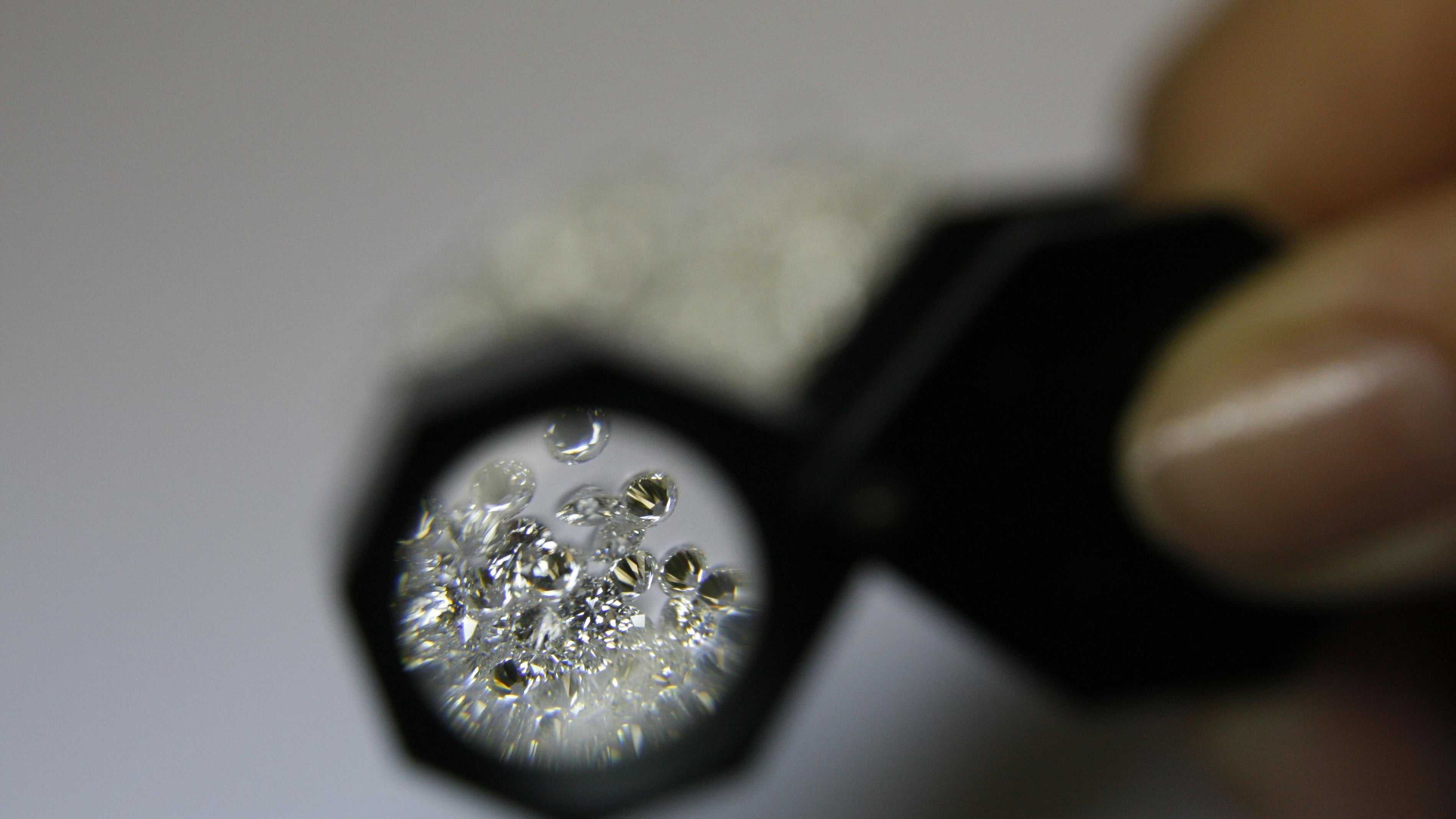 Natural vs Lab-Grown Diamonds