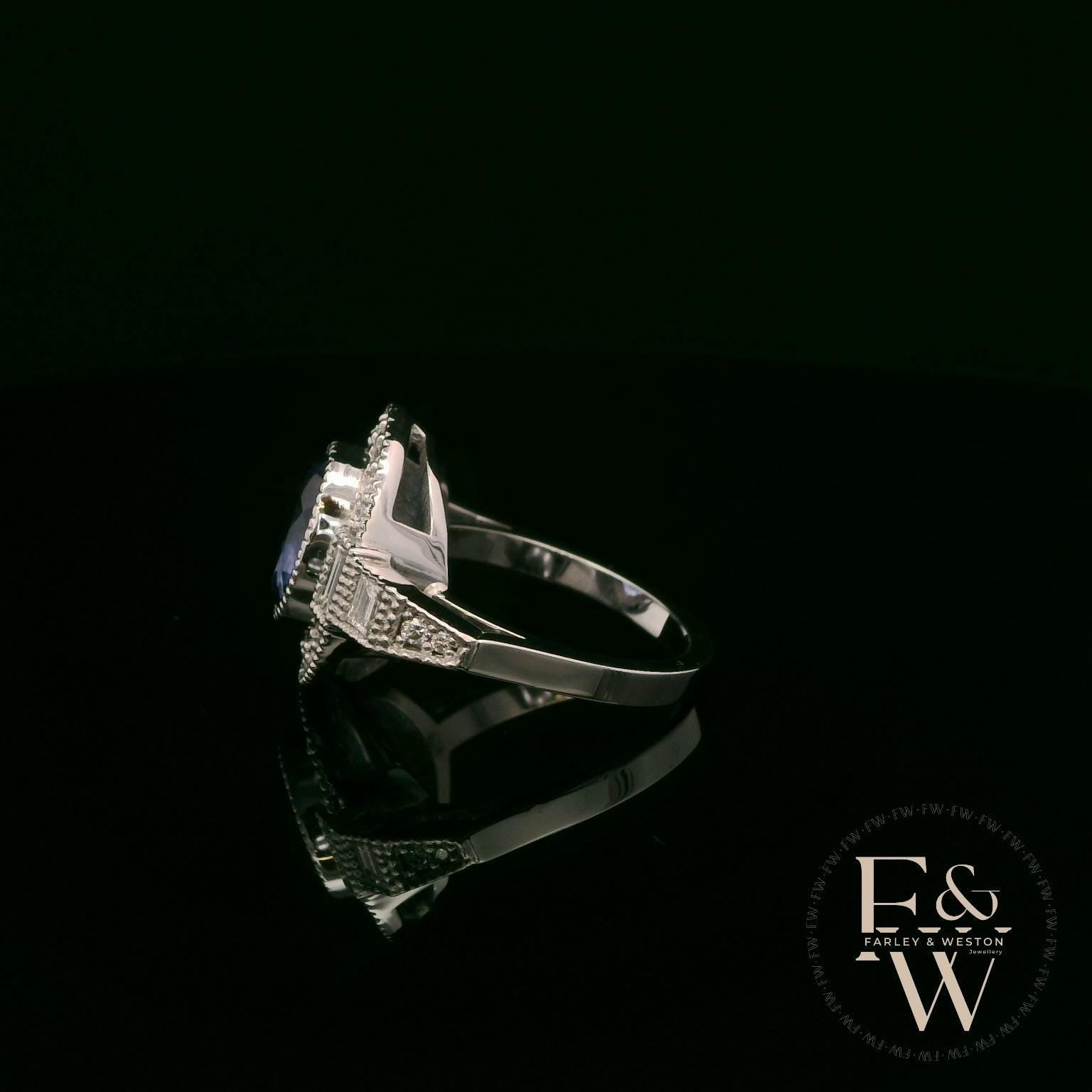 18ct White Gold Oval-Cut Emerald & Diamond Vintage Ring