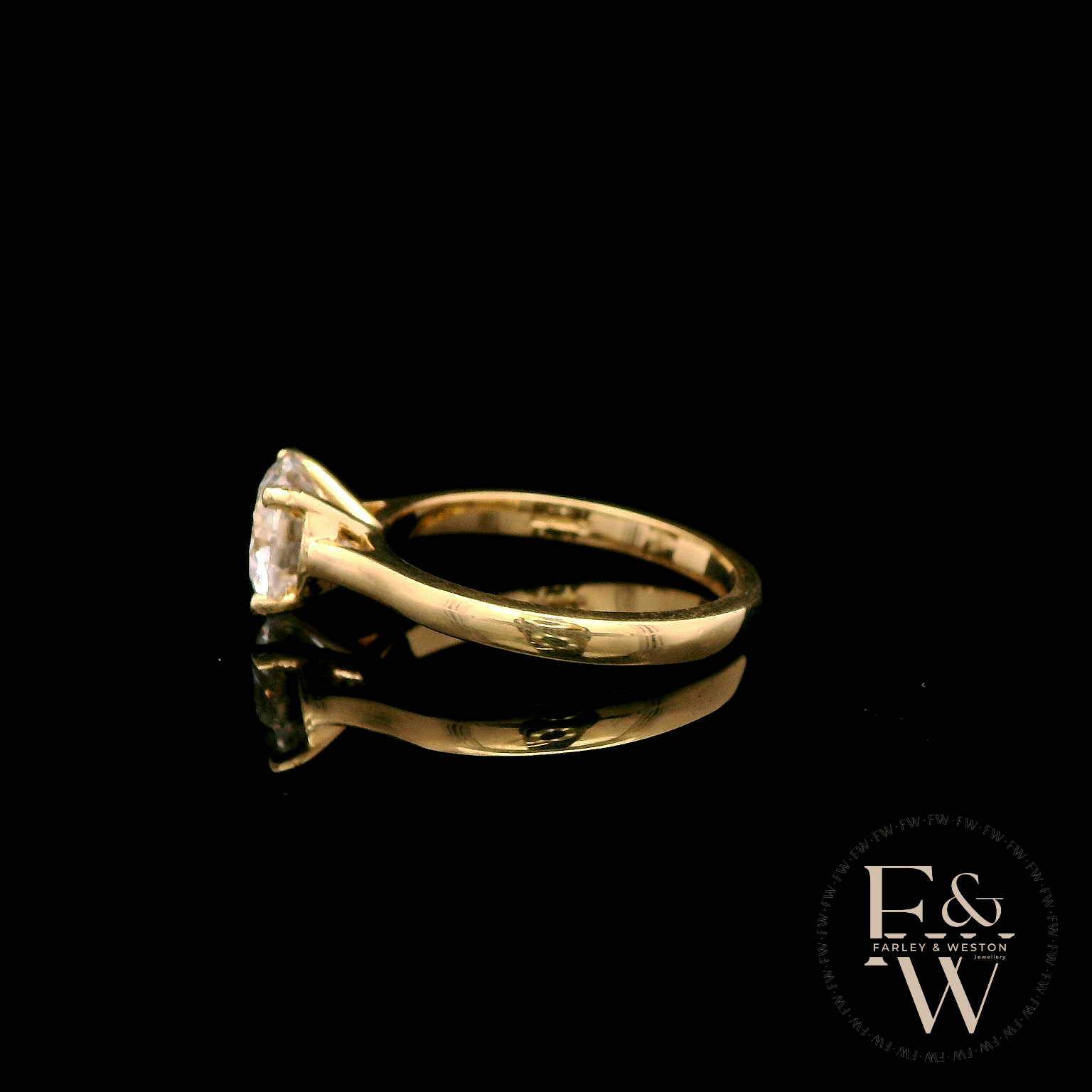 9 Karat Gelbgold 2 Karat weiße Zirkonia-Solitärring