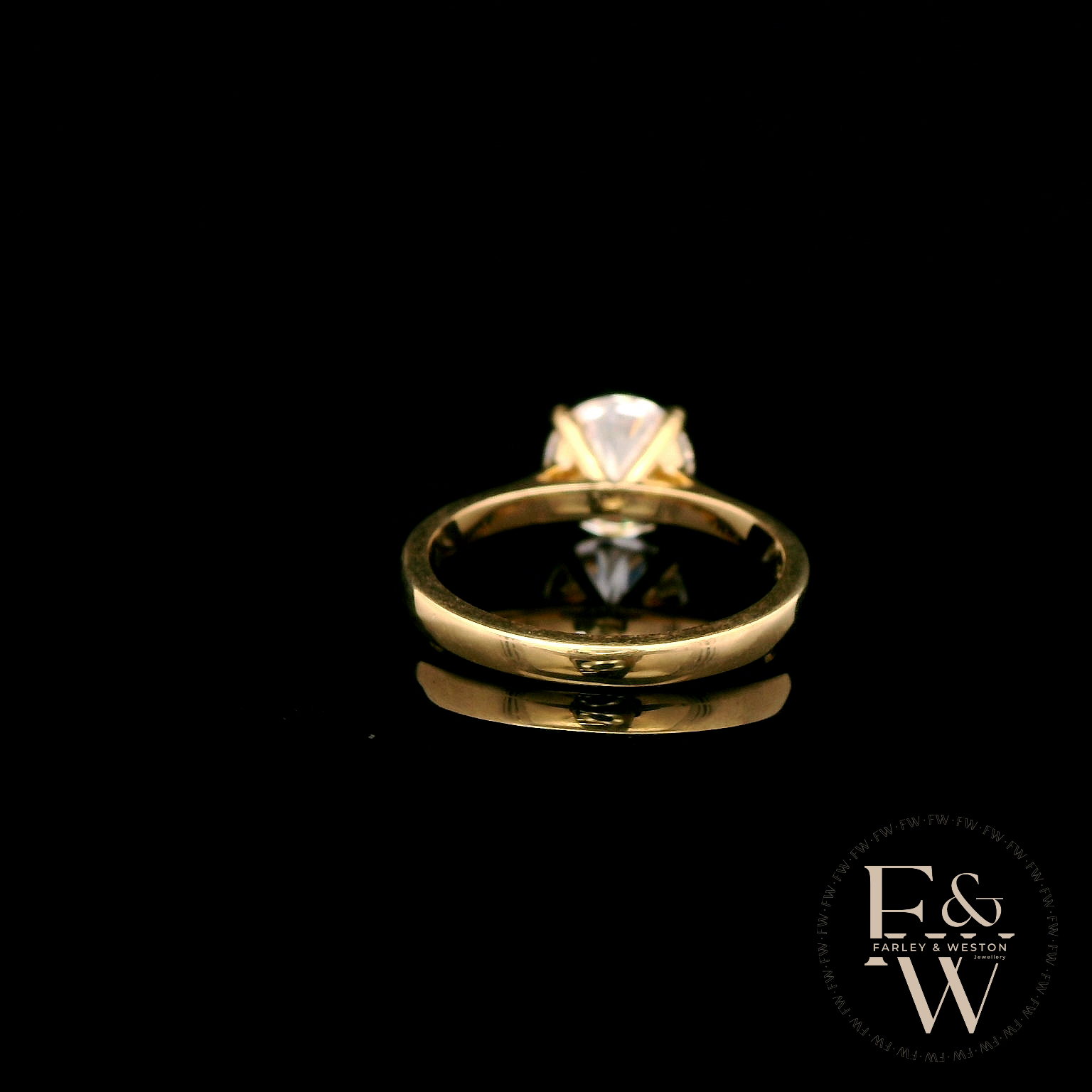 9 Karat Gelbgold 2 Karat weiße Zirkonia-Solitärring