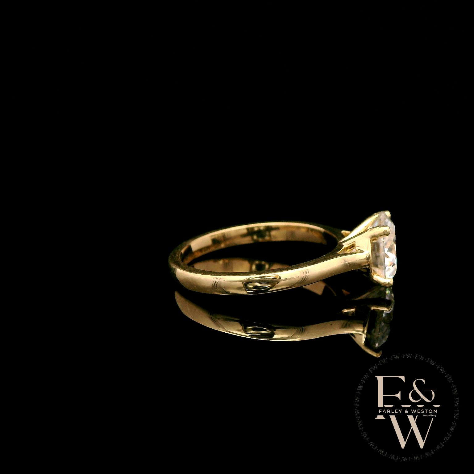9 Karat Gelbgold 2 Karat weiße Zirkonia-Solitärring