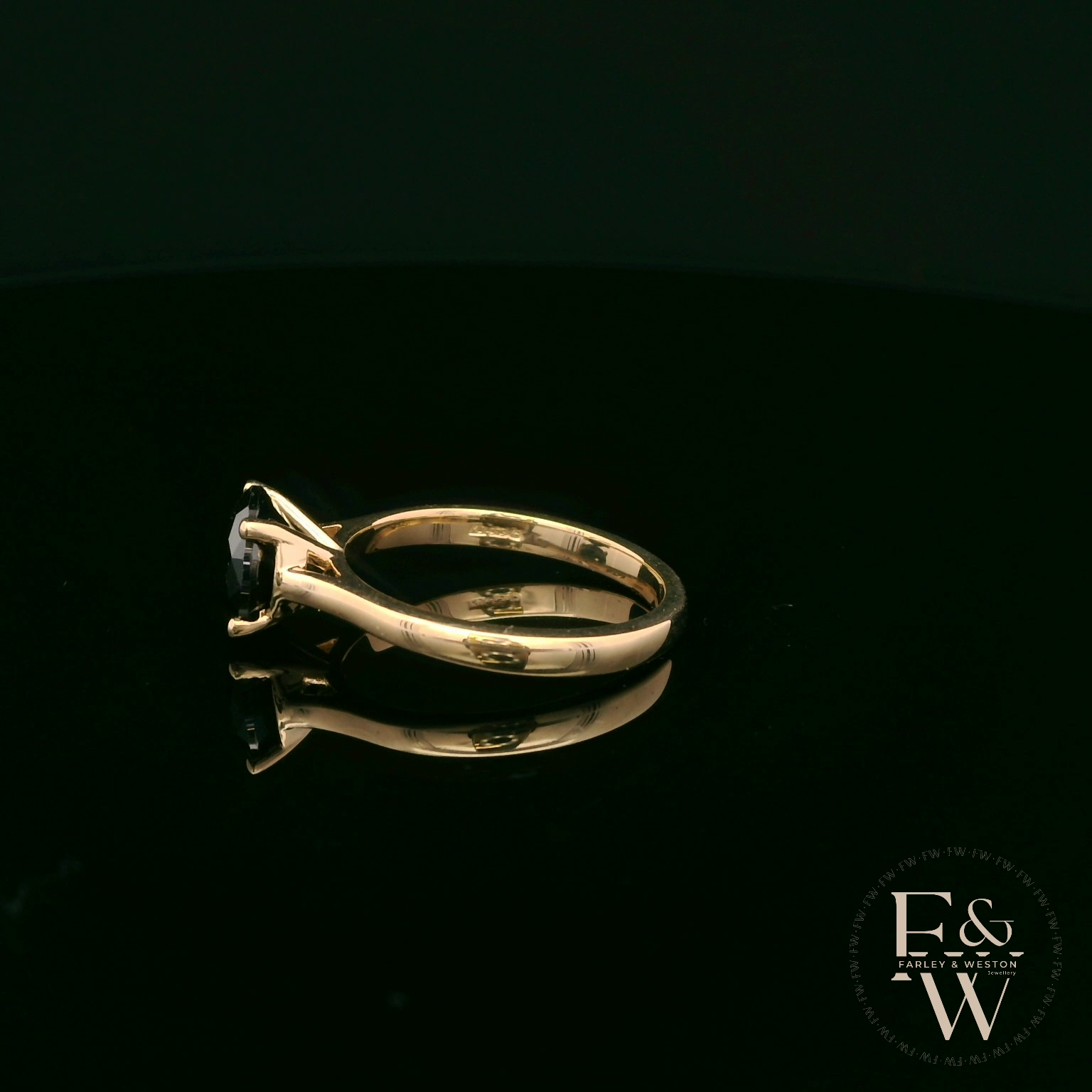Bague Or Jaune 9 carats Oxyde de Zirconium Noir 2 carats Pierre Unique