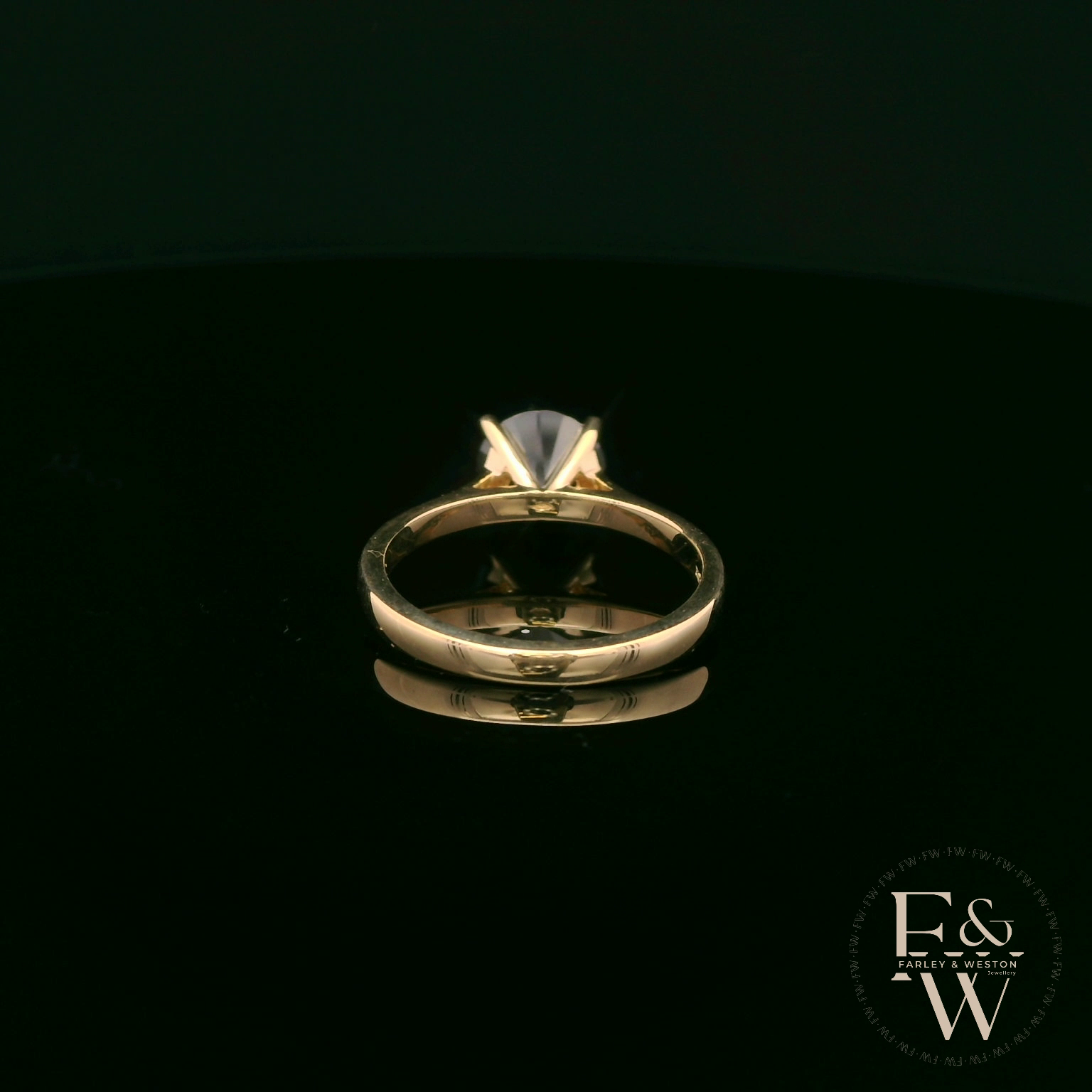 9 Karat Gelbgold 2 Karat Schwarzer Zirkonia Solitärring