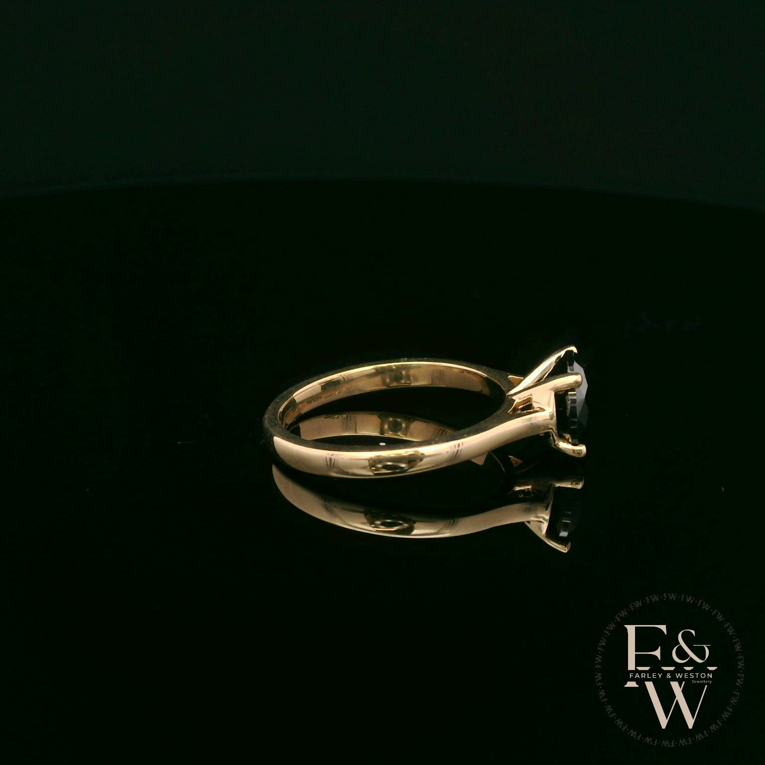 9 Karat Gelbgold 2 Karat Schwarzer Zirkonia Solitärring