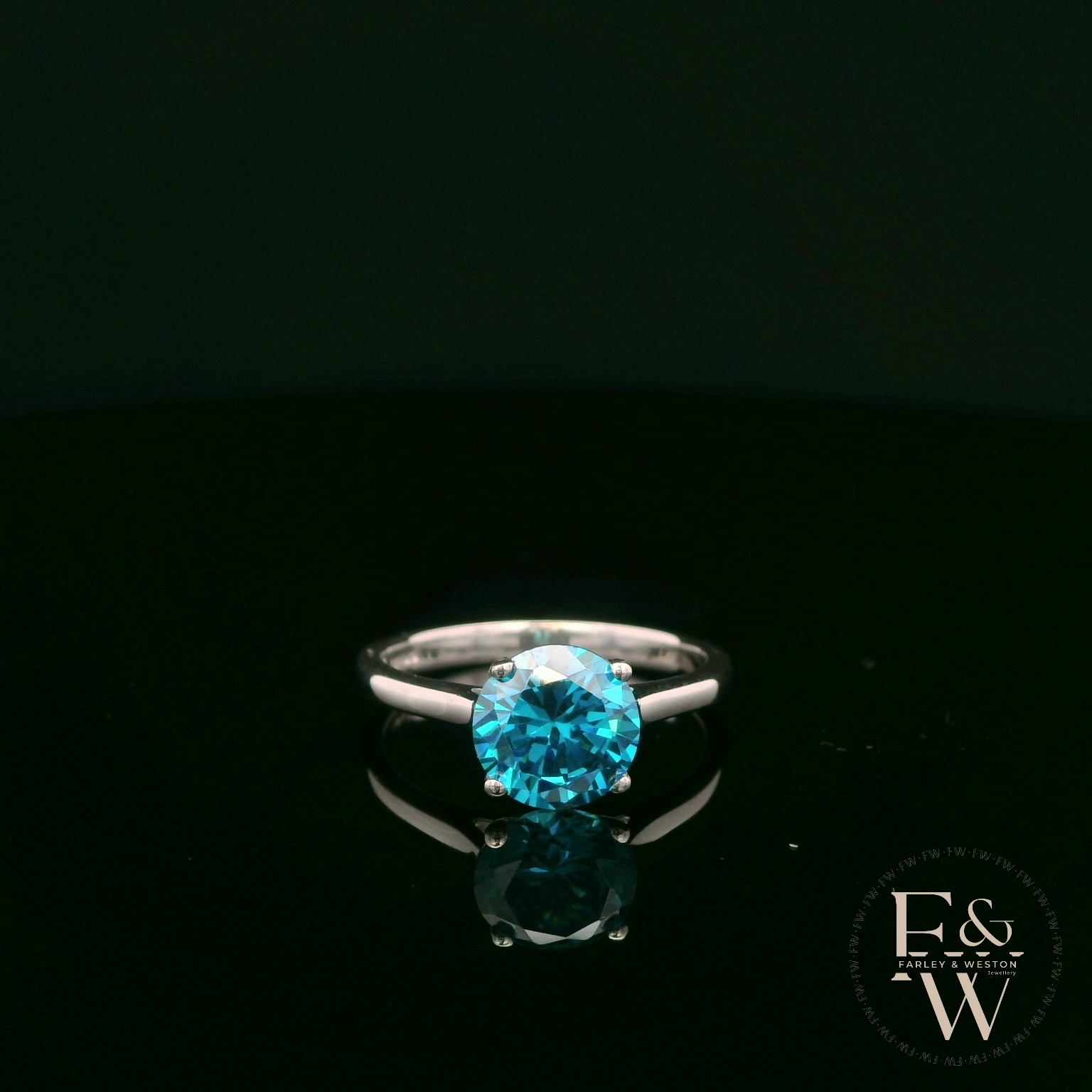 9ct White Gold 2ct Blue Topaz CZ Single Stone Ring