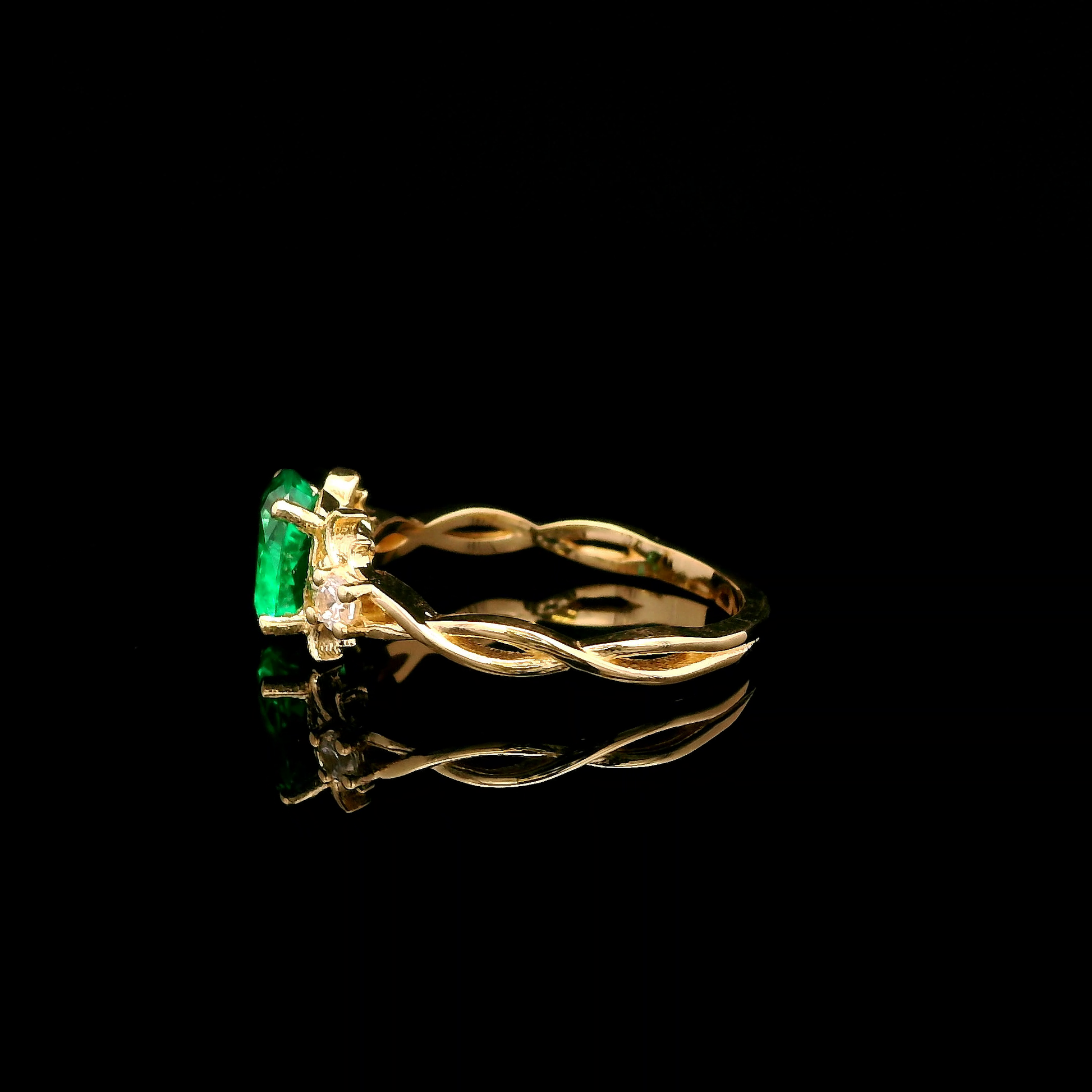 9ct Yellow Gold Patterned Twist Shank Lab-Grown Emerald Trilogy Ring