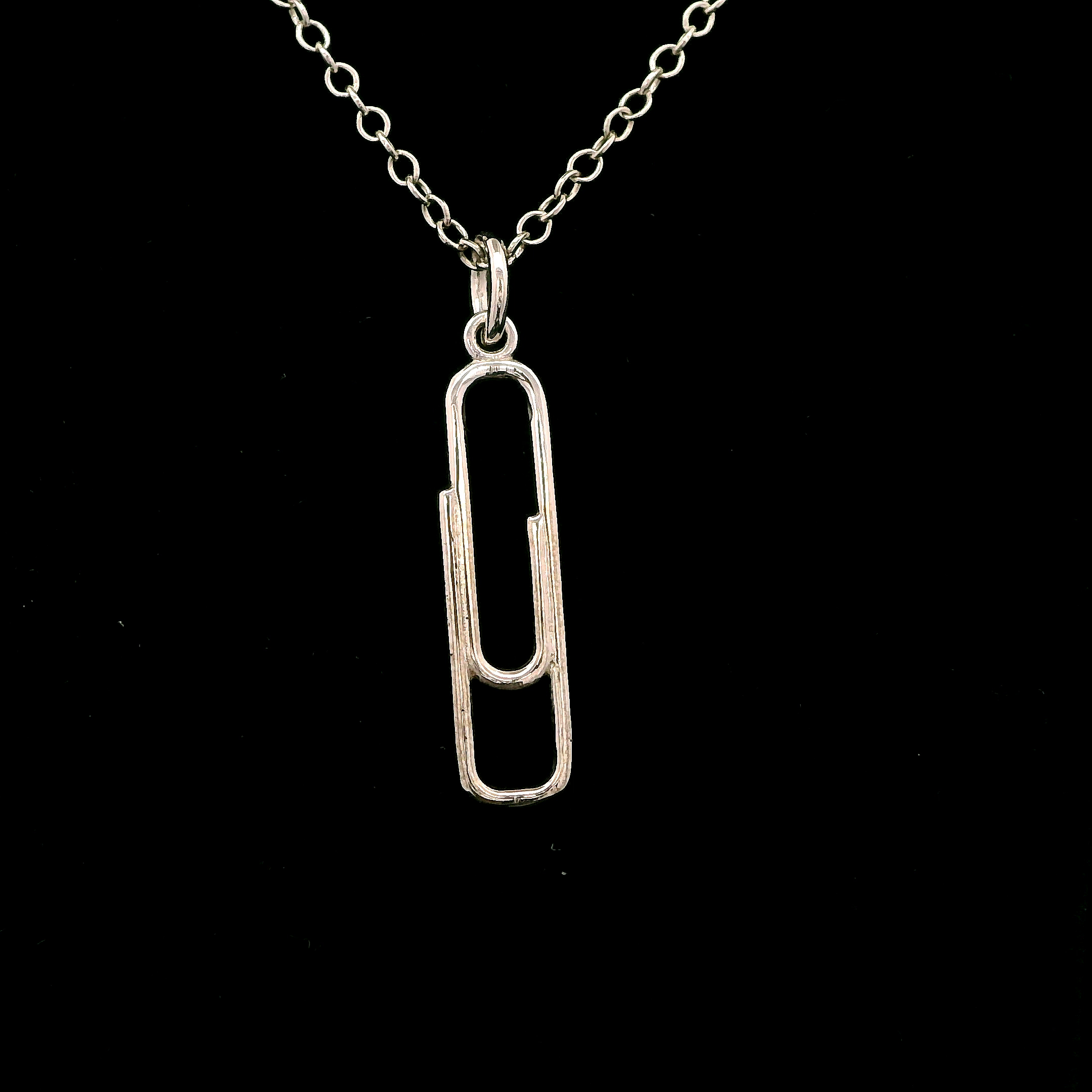 9ct White Gold Small Paperclip Pendant
