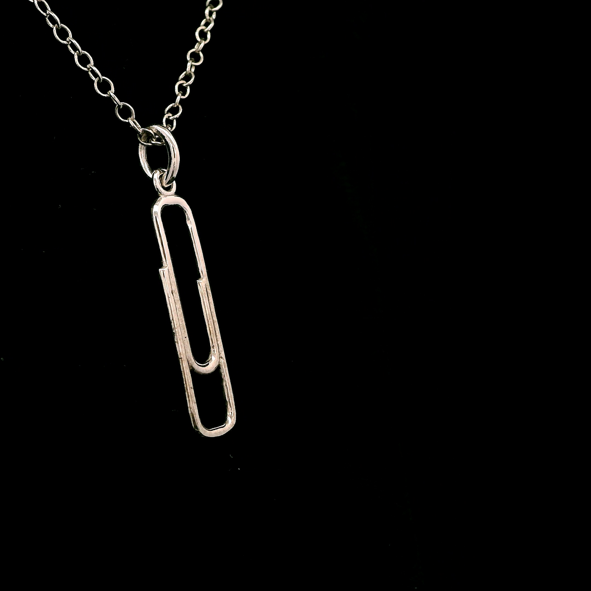 9ct White Gold Small Paperclip Pendant
