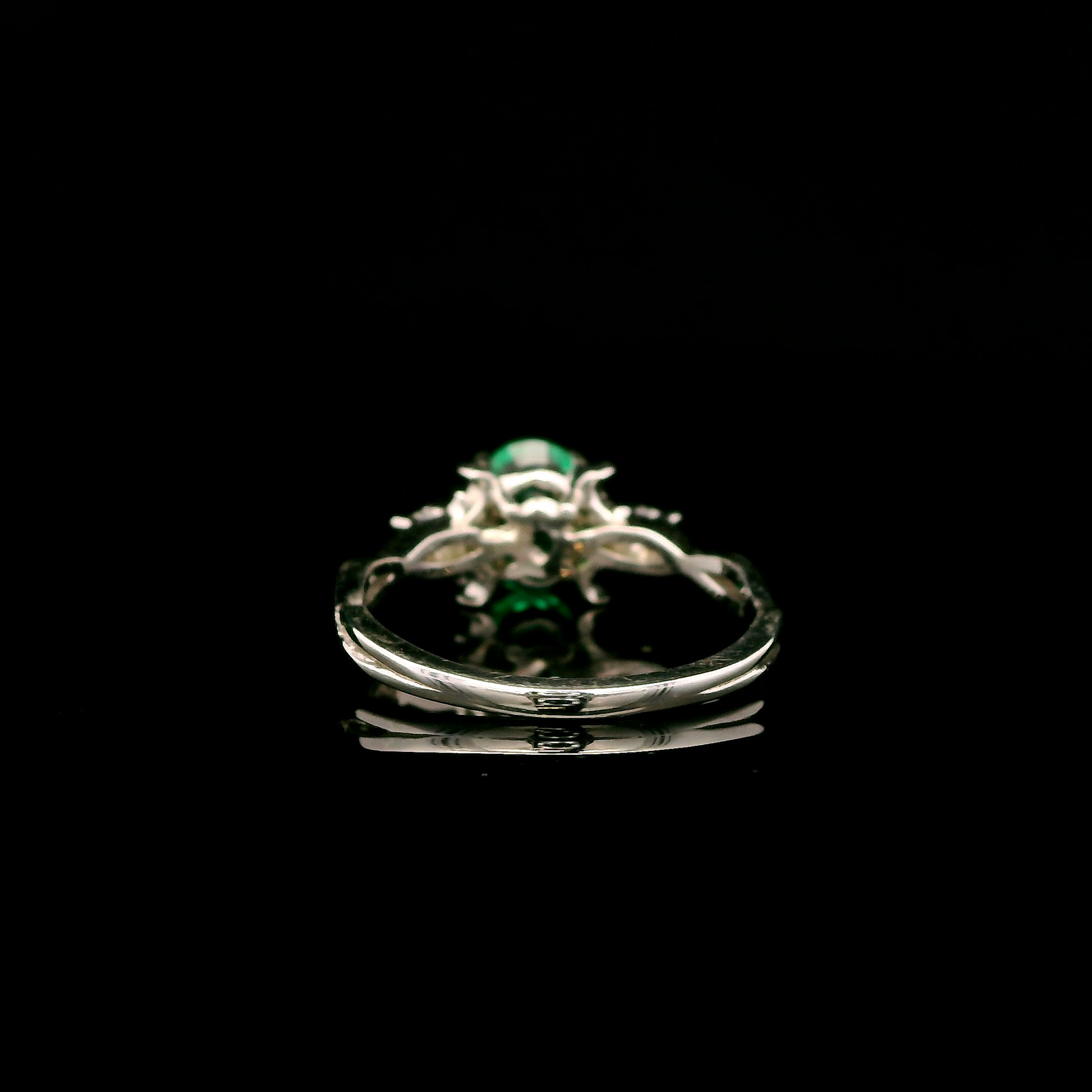 9ct White Gold Patterned Twist Shank Lab-Grown Emerald Trilogy Ring
