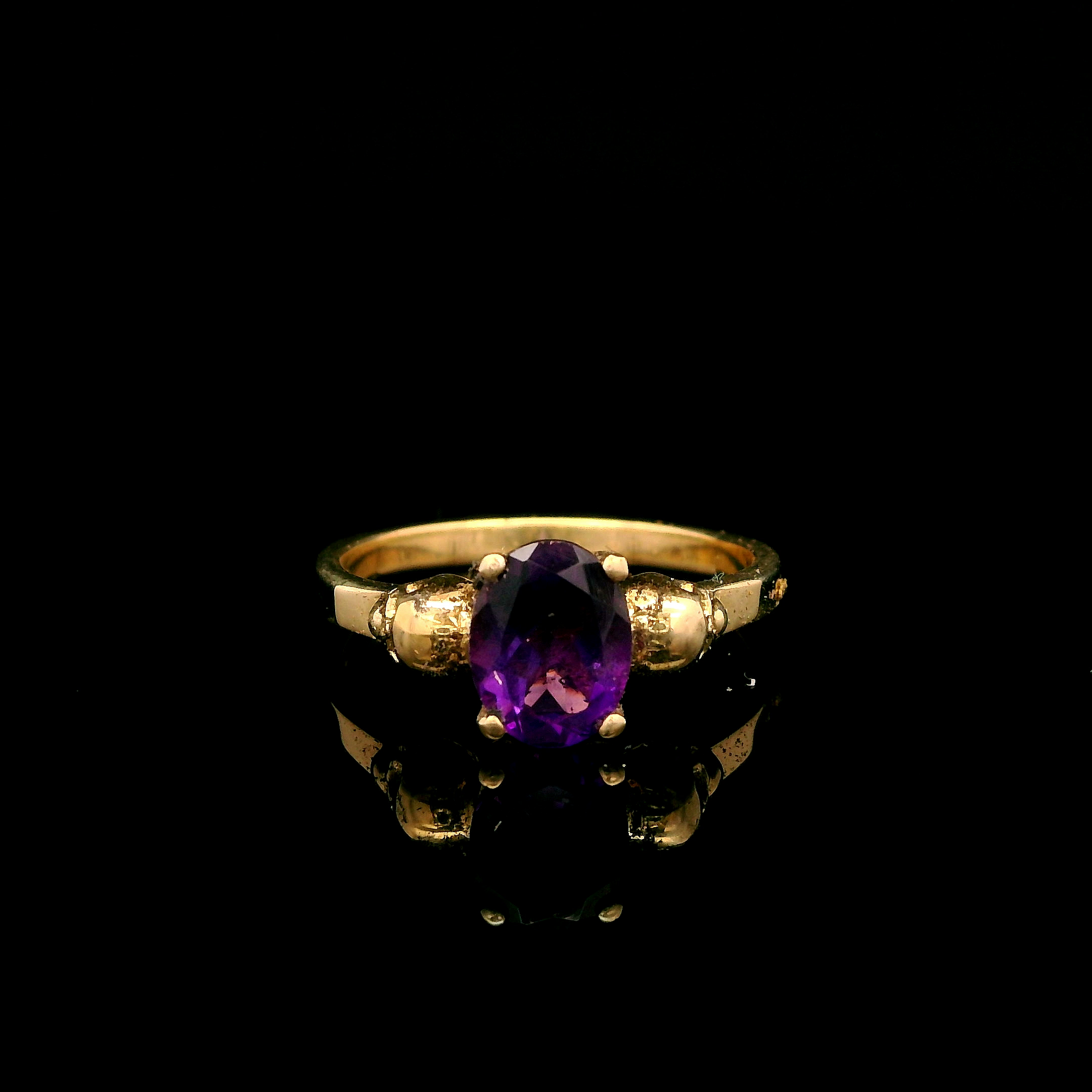 9ct Yellow Gold Skull Shoulder Amethyst CZ Solitaire Ring