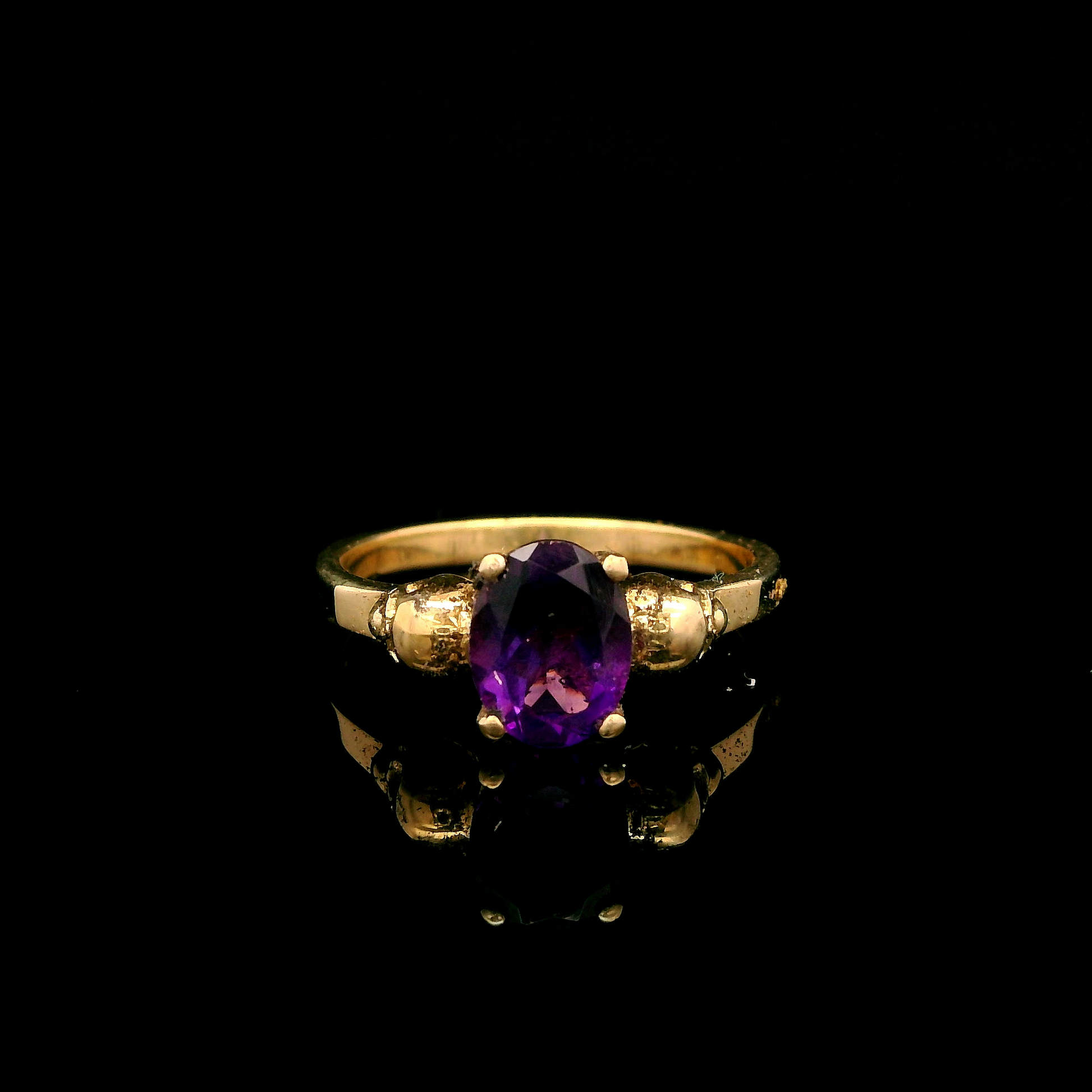 9ct Yellow Gold Skull Shoulder Amethyst CZ Solitaire Ring