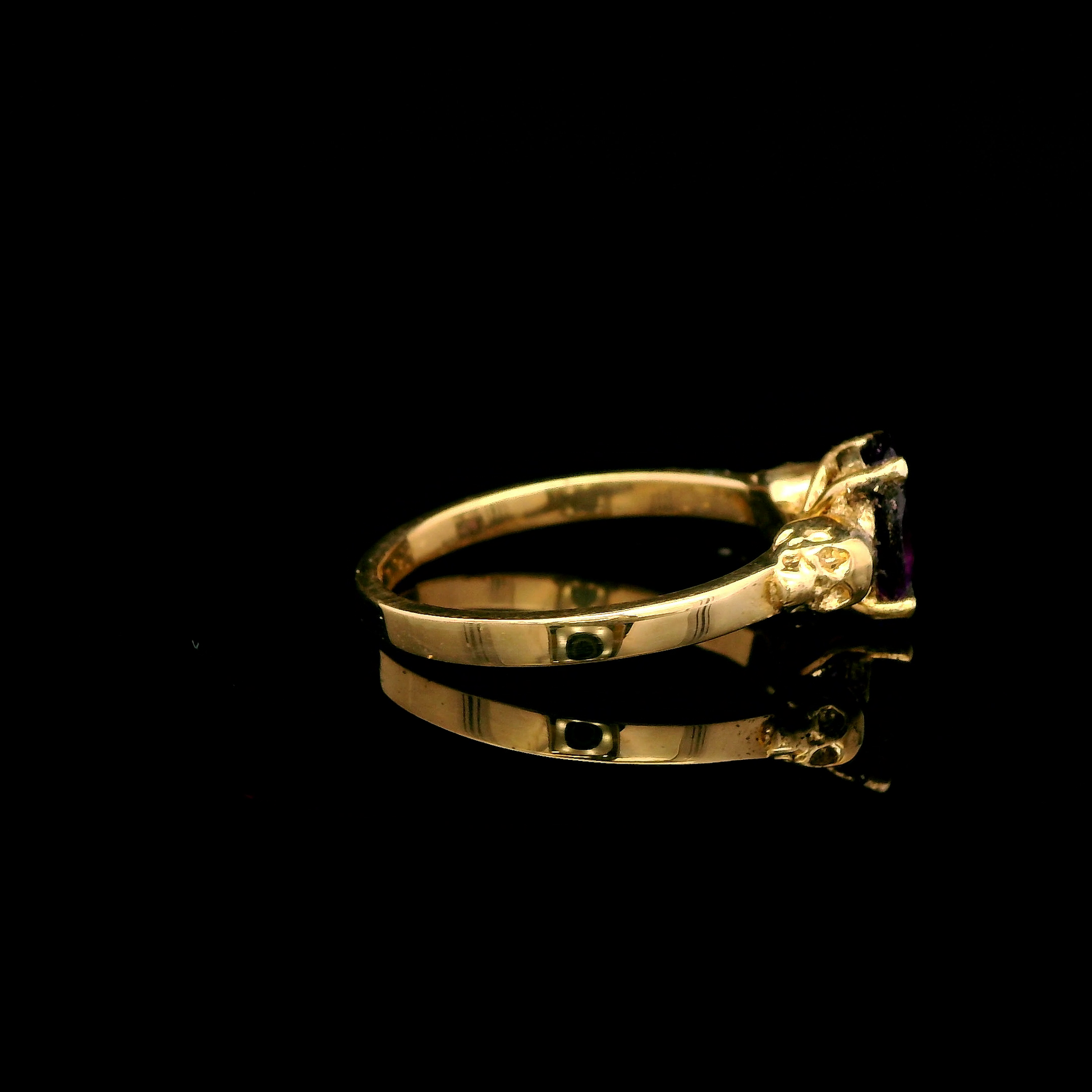 9ct Yellow Gold Skull Shoulder Amethyst CZ Solitaire Ring