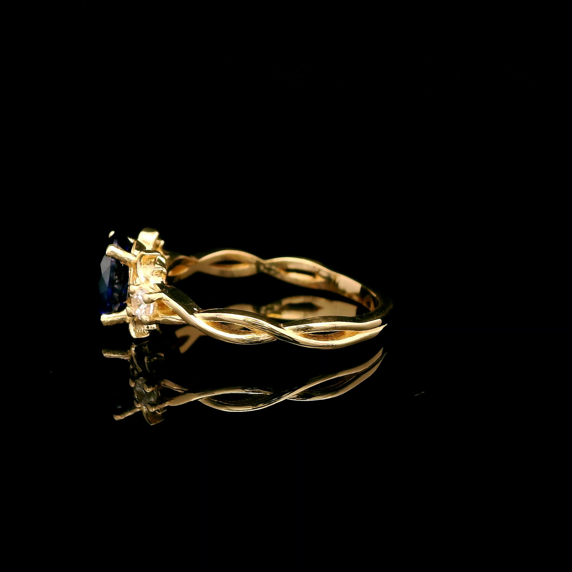 9ct Yellow Gold Patterned Twist Shank Lab-Grown Sapphire Trilogy Ring