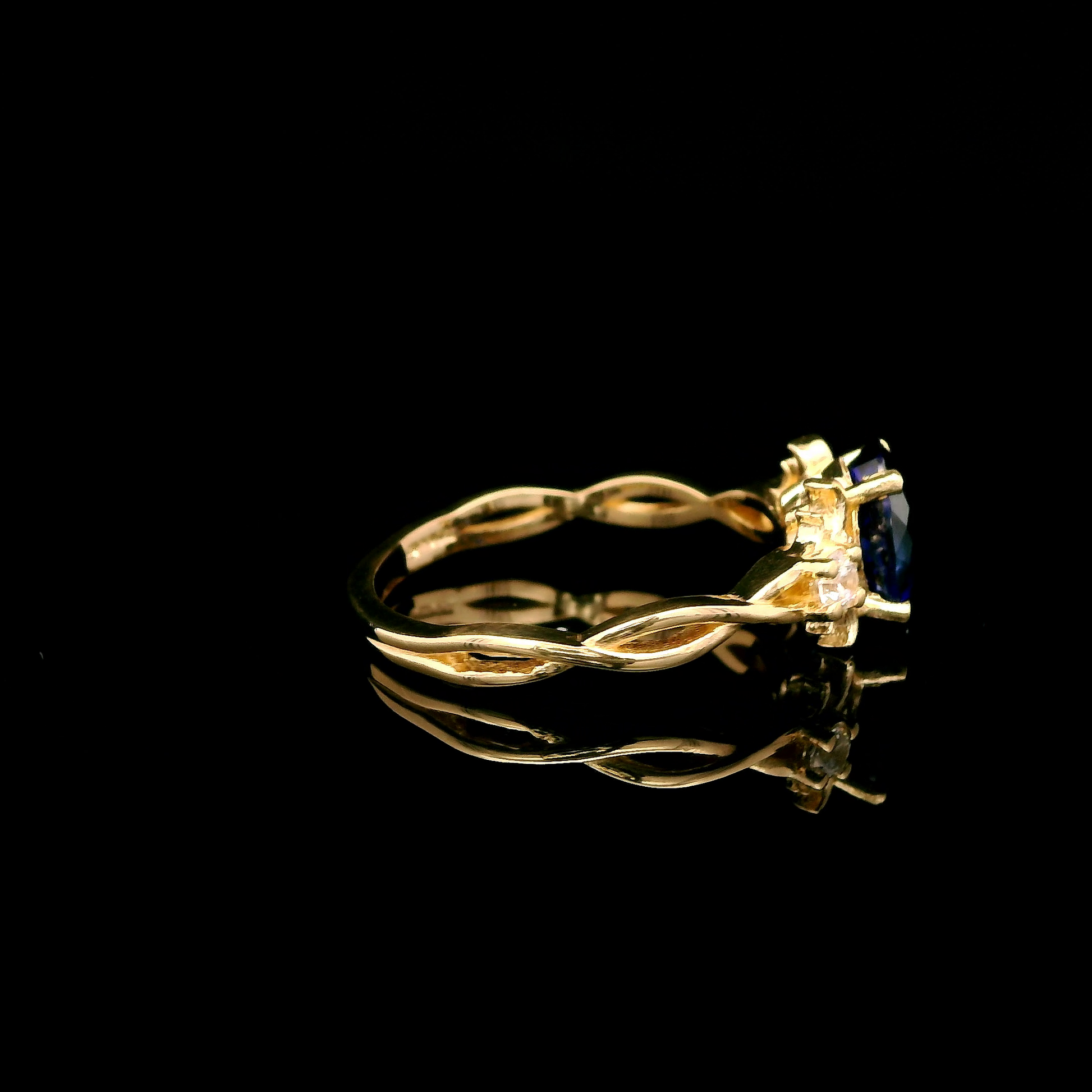 9ct Yellow Gold Patterned Twist Shank Lab-Grown Sapphire Trilogy Ring