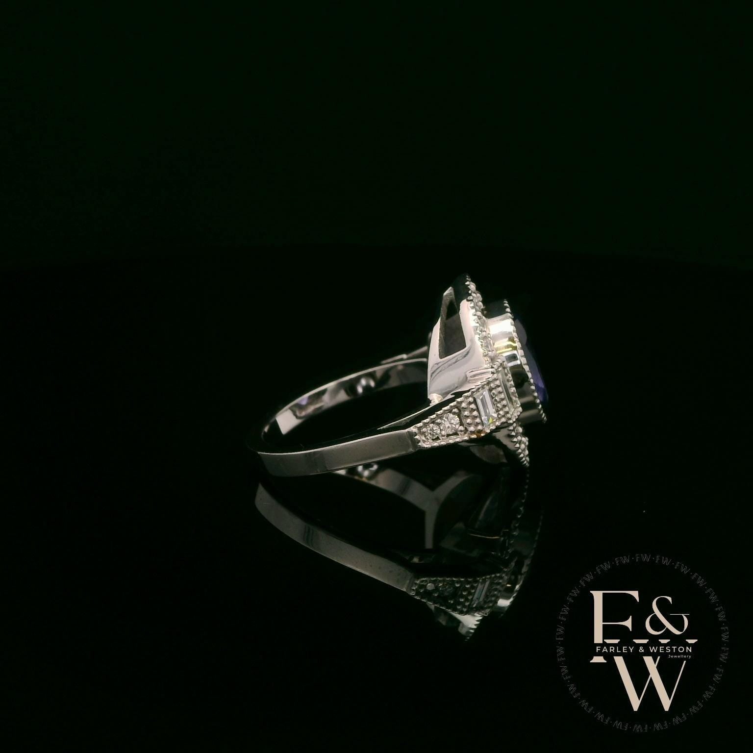 18ct White Gold Oval-Cut Emerald & Diamond Vintage Ring