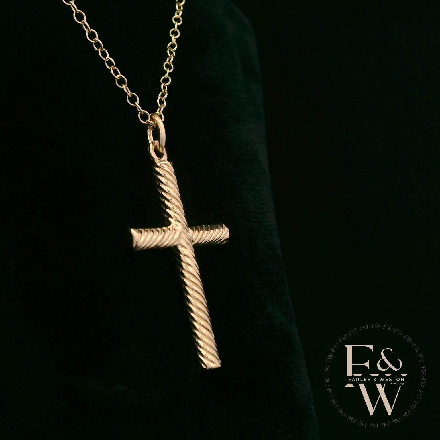 9 Karat Gelbgold verdrehtes Kreuz Anhänger