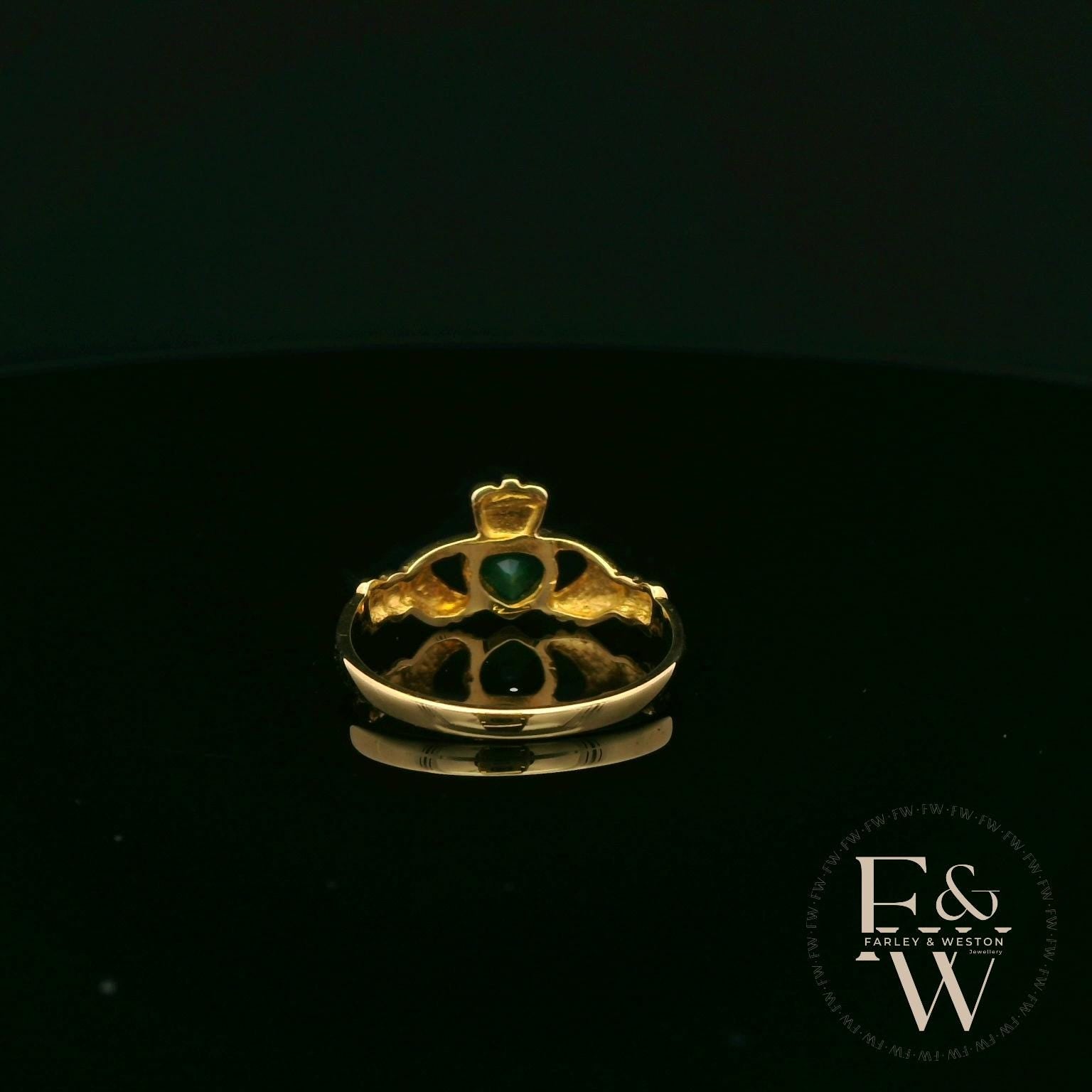 9ct Yellow Gold Heart-Shaped Green Agate Cabochon Claddagh Ring