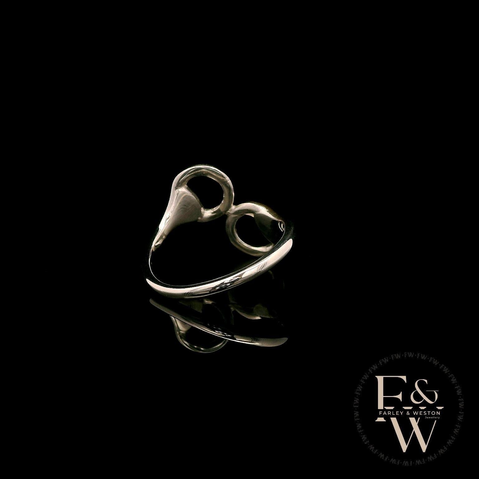 9ct White Gold Horse Shoe Design Ring