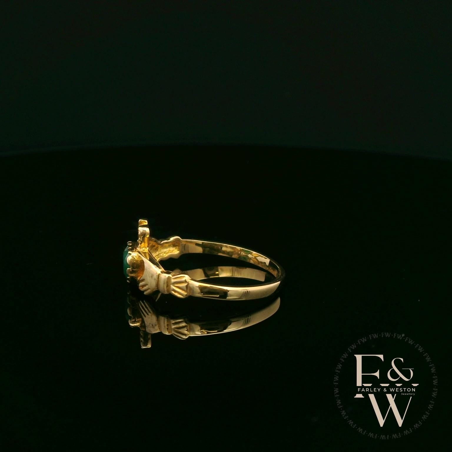 9ct Yellow Gold Heart-Shaped Green Agate Cabochon Claddagh Ring