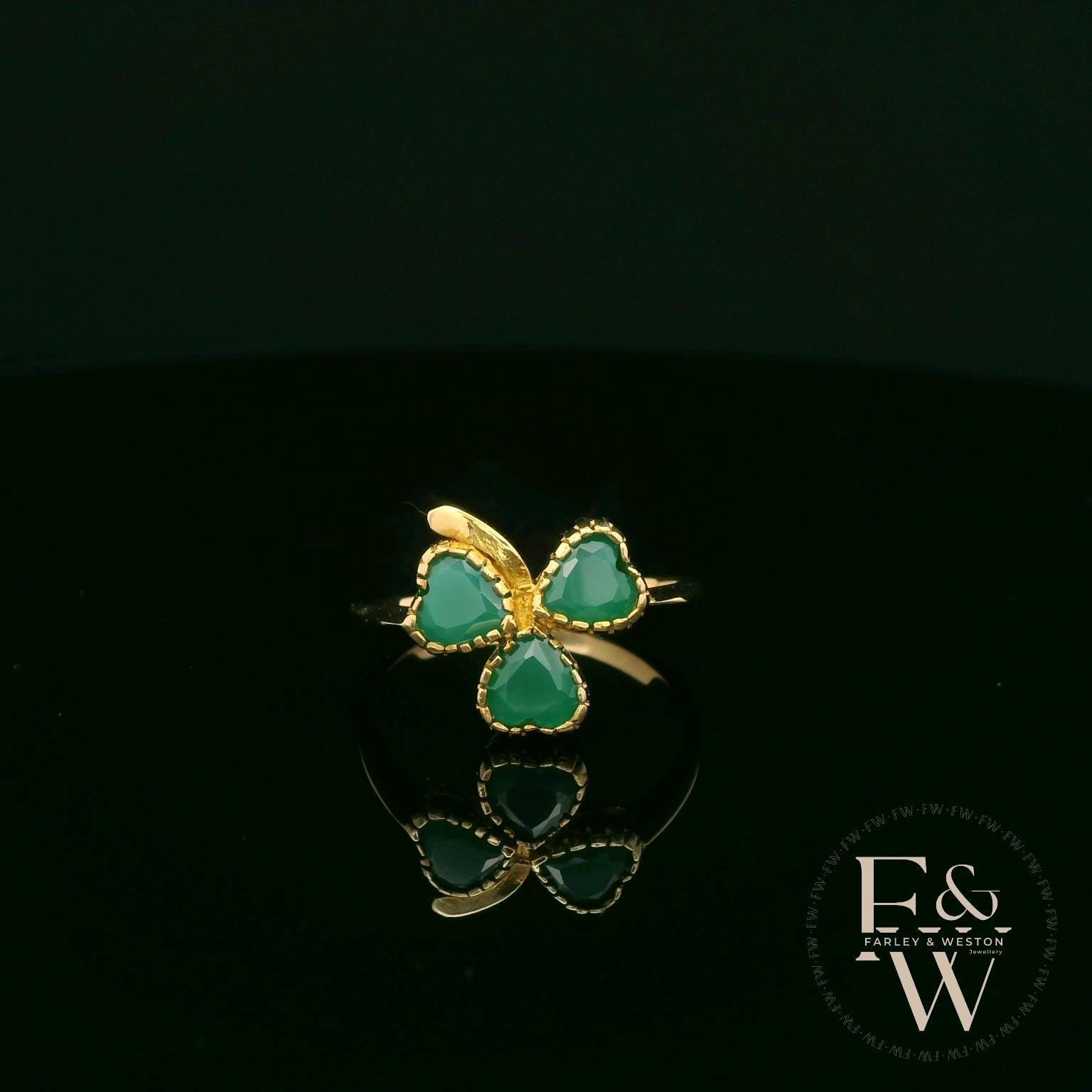 9ct Yellow Gold Clover Ring with Heart-Shaped Green Agate's