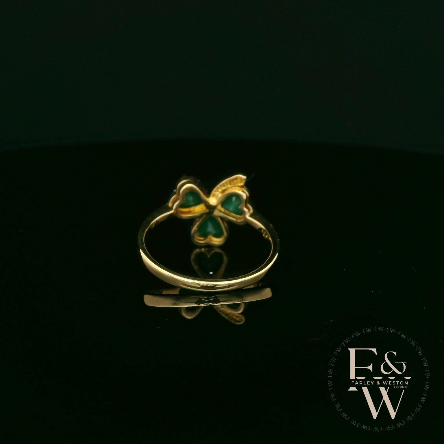 9ct Yellow Gold Clover Ring with Heart-Shaped Green Agate's