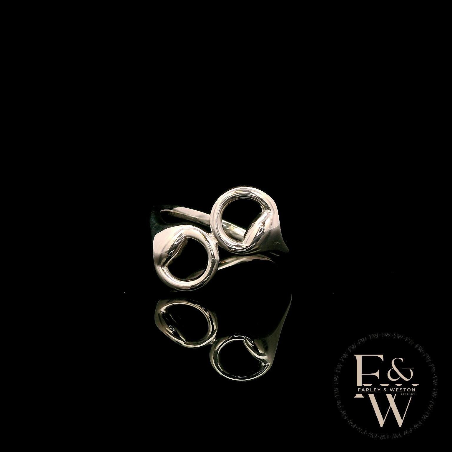 9ct White Gold Horse Shoe Design Ring