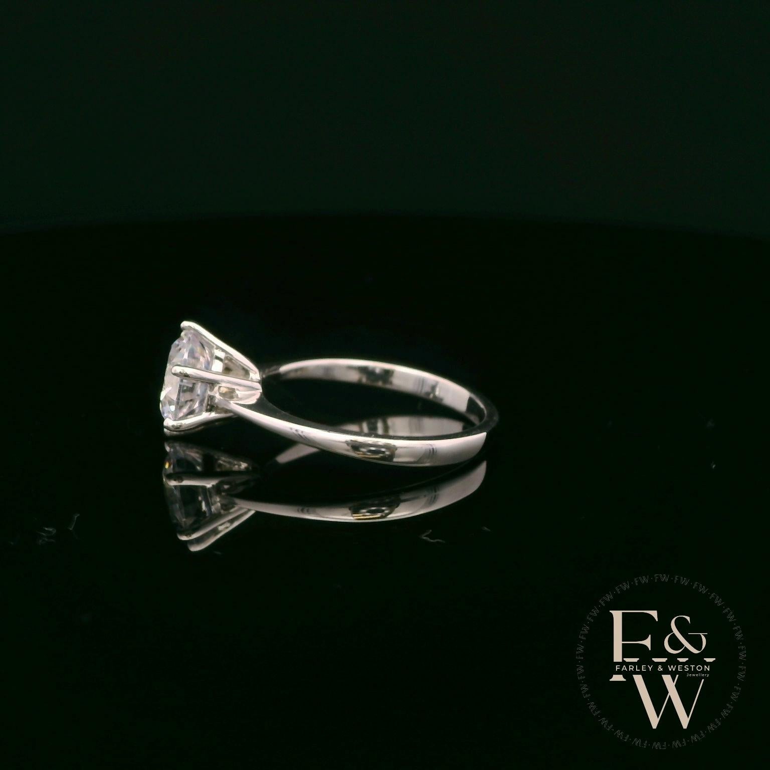 Bague solitaire en moissanite blanche or blanc 9 carats