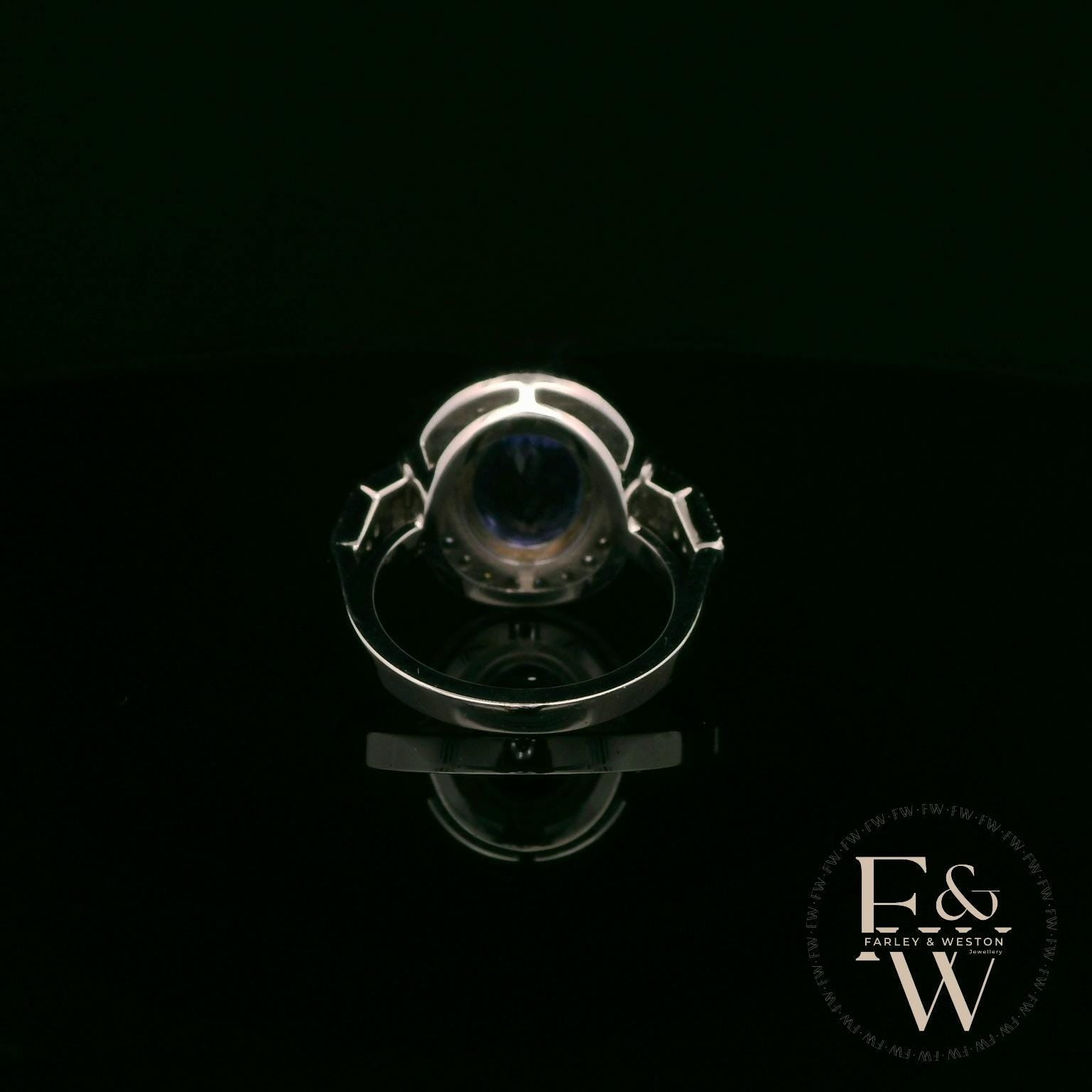 18ct White Gold Oval-Cut Emerald & Diamond Vintage Ring