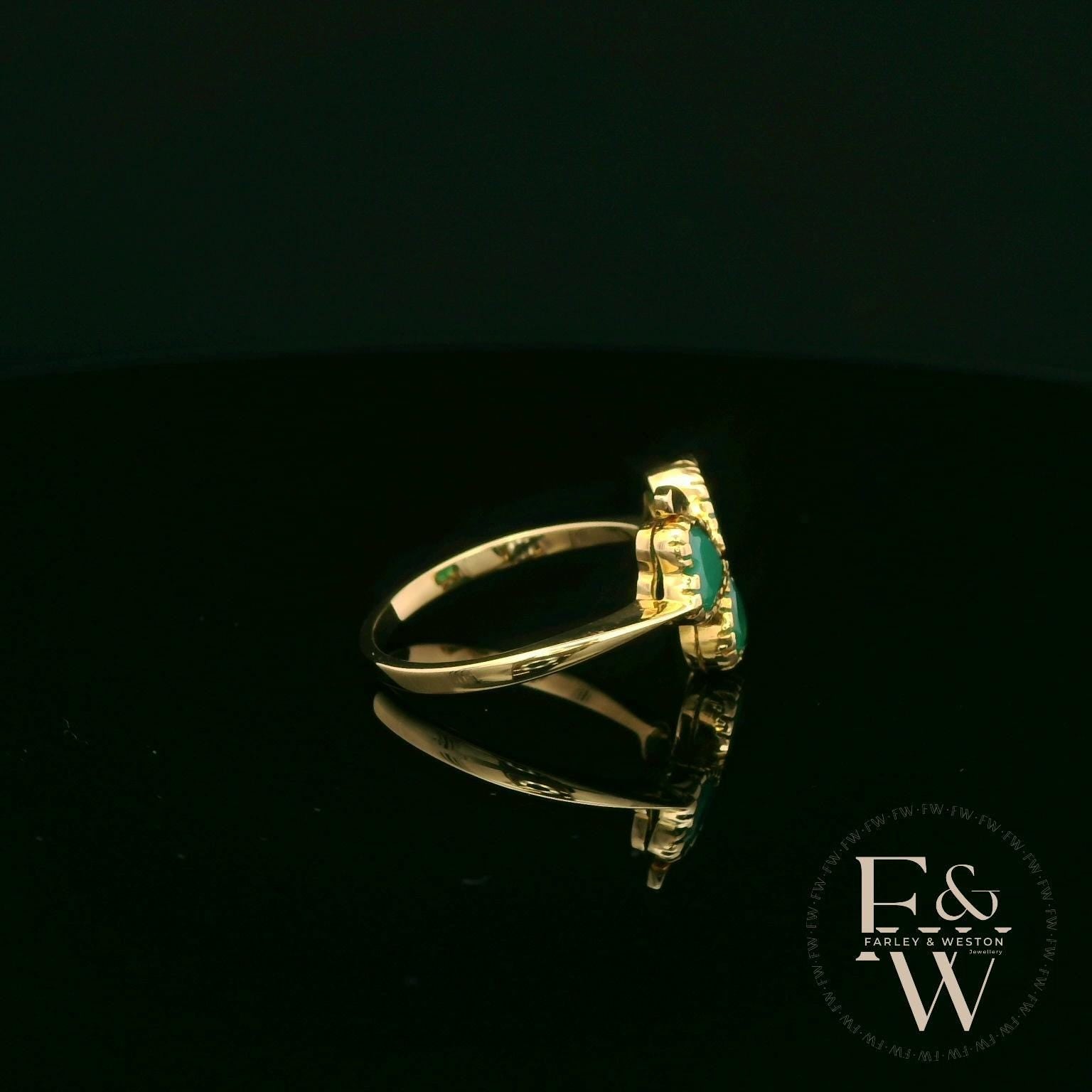 9ct Yellow Gold Clover Ring with Heart-Shaped Green Agate's