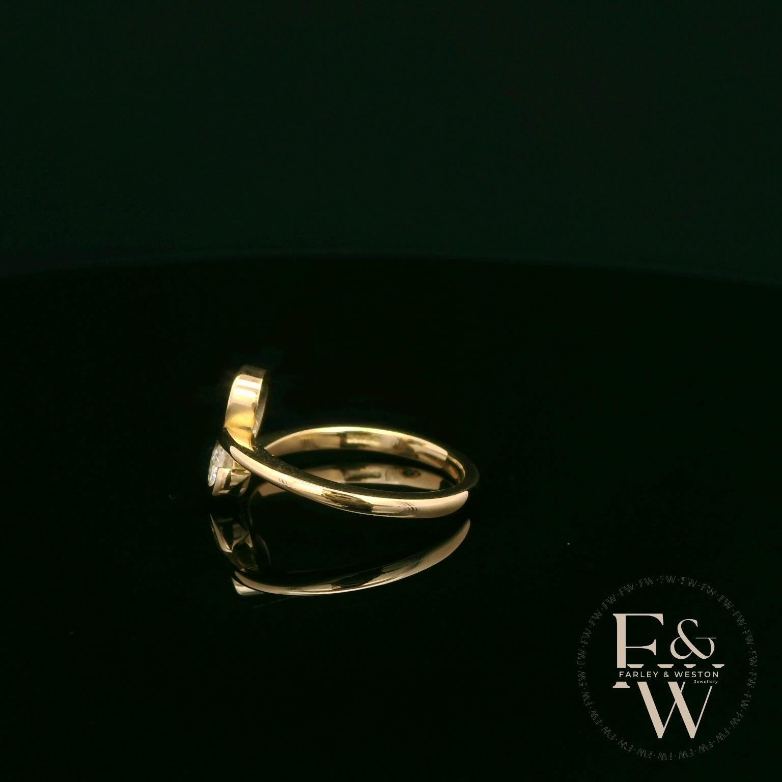 18ct Yellow Gold Royal Blue Pear-Cut Sapphire & Diamond Ring