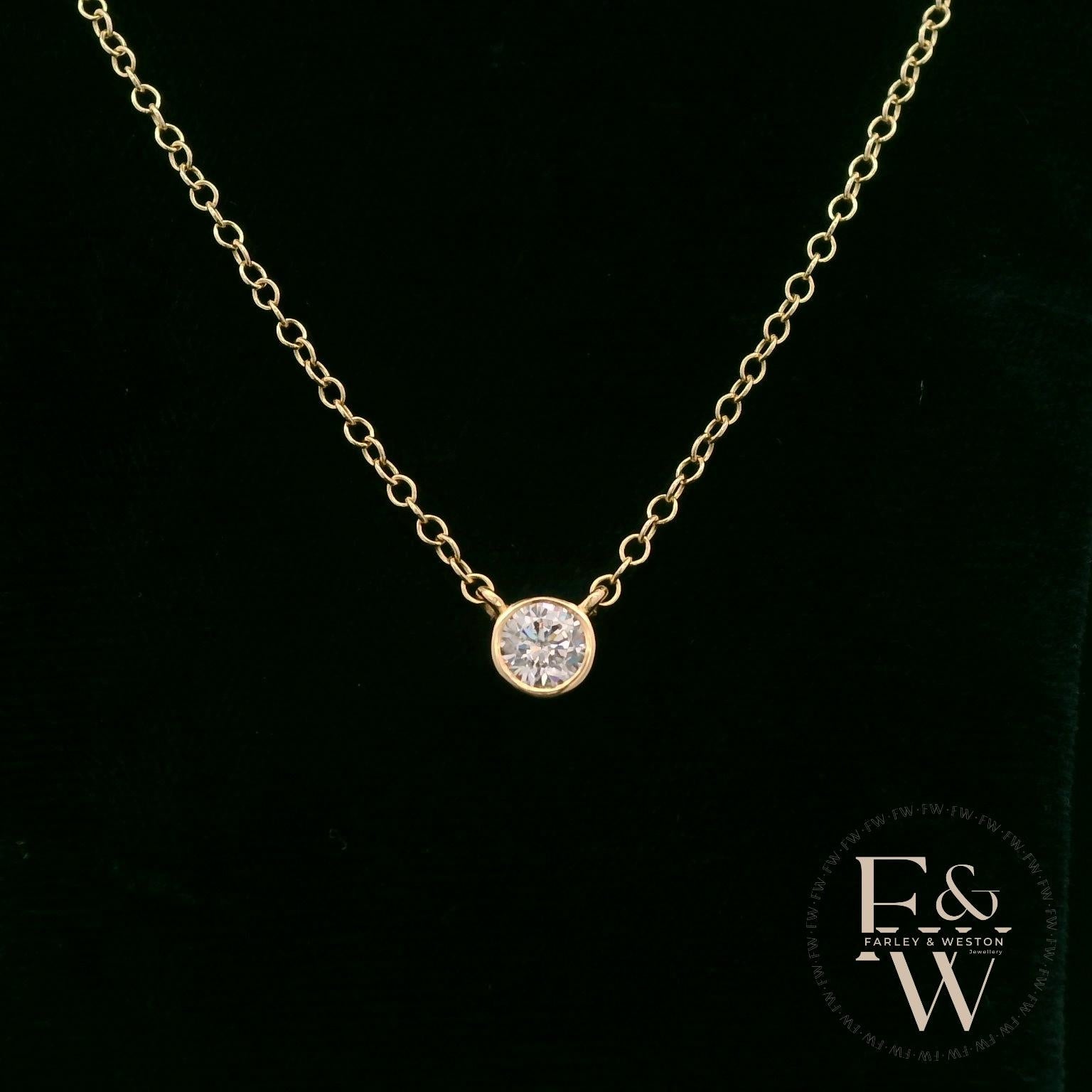 Collier solitaire en moissanite or jaune 9 carats