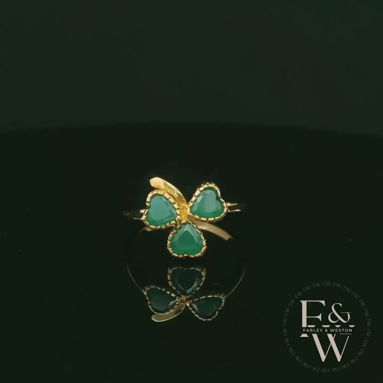 9ct Yellow Gold Clover Ring with Heart-Shaped Green Agate's